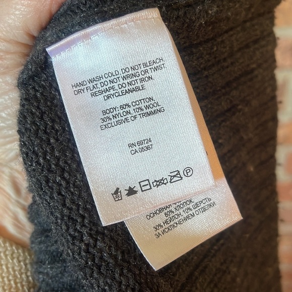 Columbia Wool Blend Dark Gray Quarter Zip Sweater - Picture 6 of 6